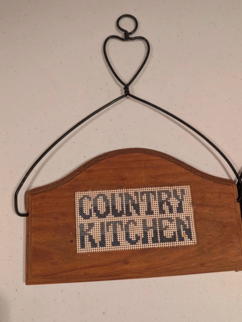 Rustic “Country Kitchen” Cross Stitch Wooden Wall Sign with Heart‎ Wire Hanger